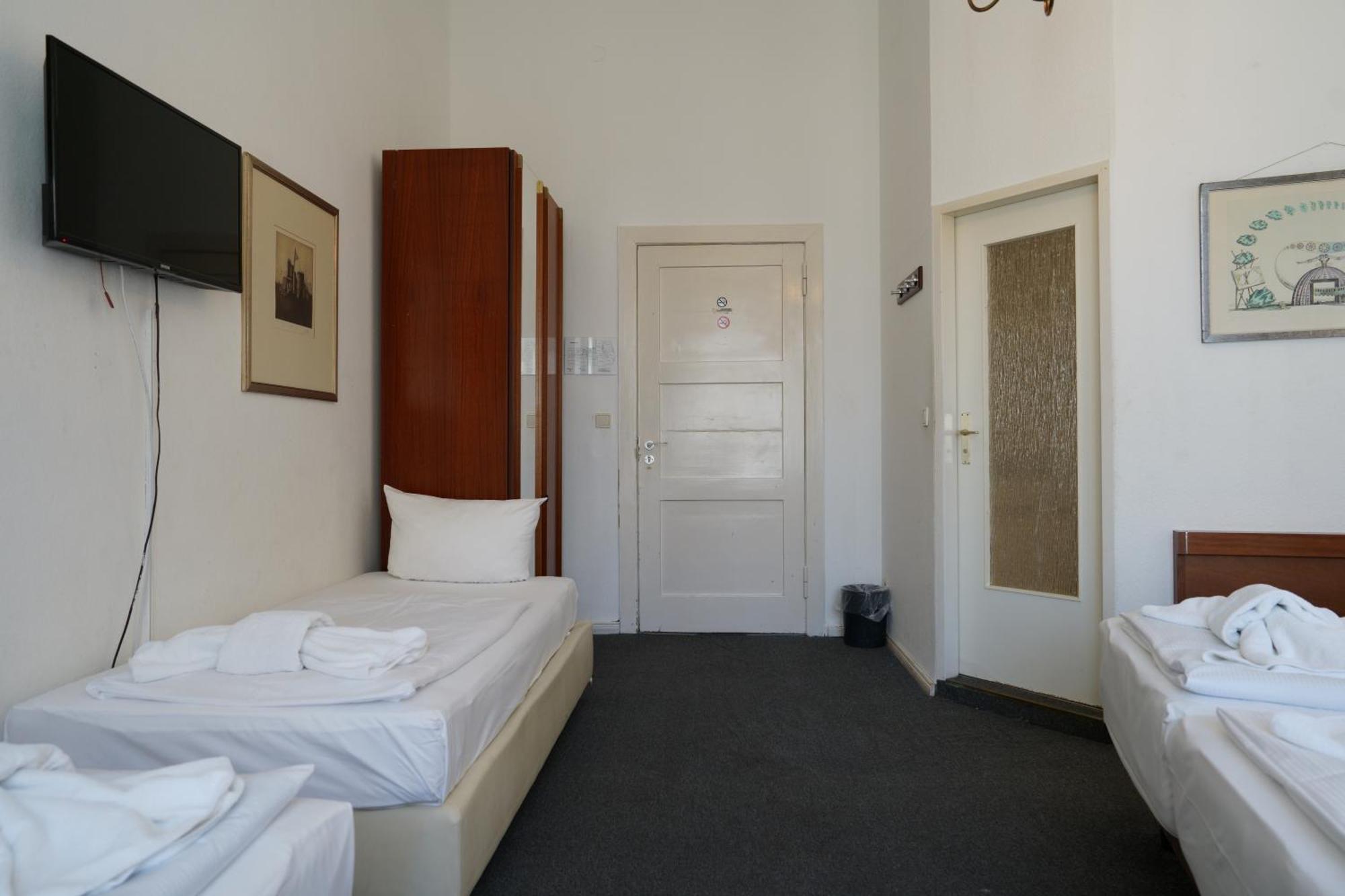 Hotel Pension Xantener Eck เบอร์ลิน ภายนอก รูปภาพ