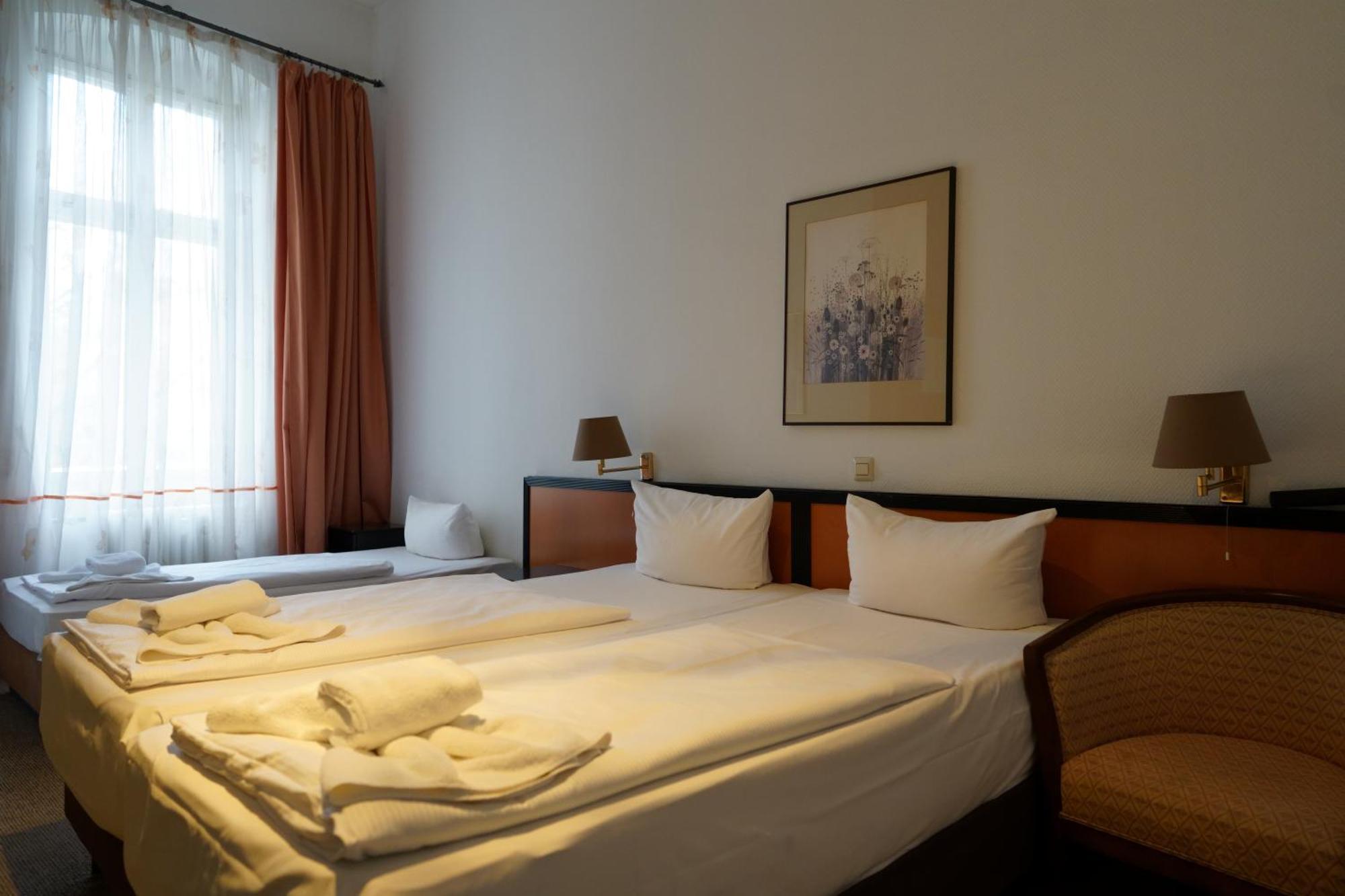 Hotel Pension Xantener Eck เบอร์ลิน ภายนอก รูปภาพ