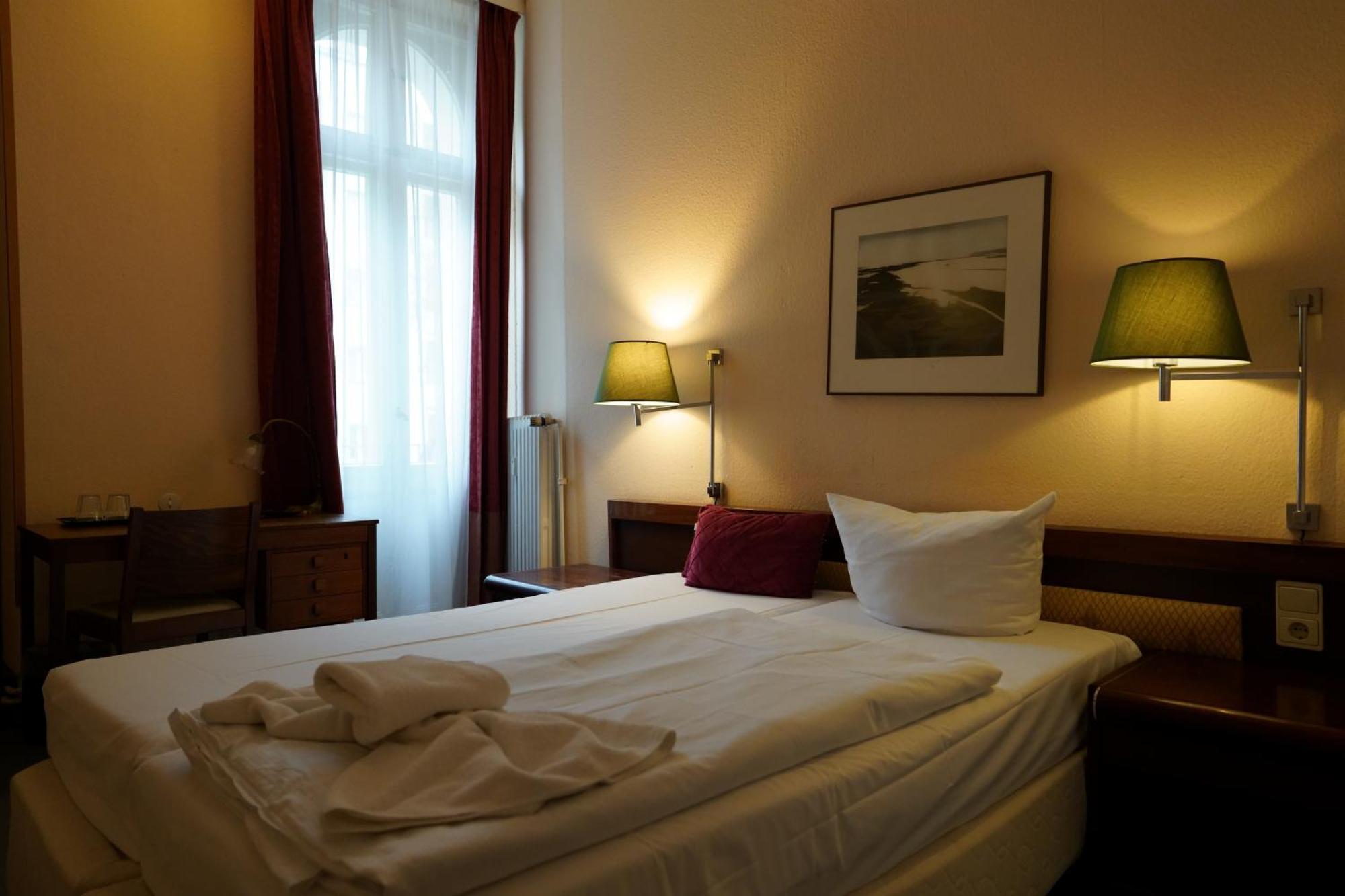 Hotel Pension Xantener Eck เบอร์ลิน ภายนอก รูปภาพ